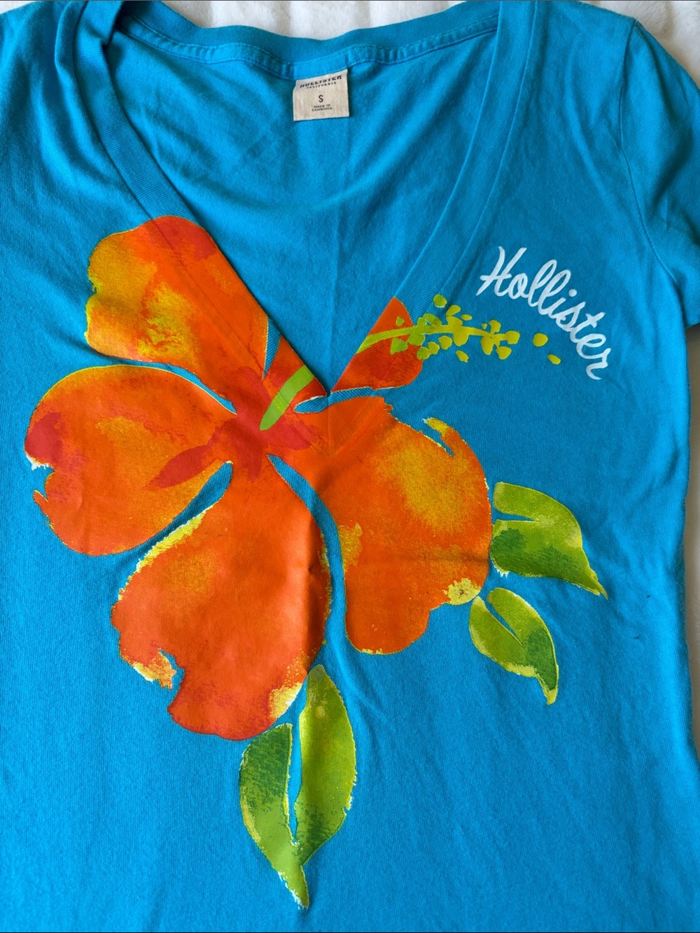 Hollister Bright Turquoise V-Neck Tee with Orange Floral Sz S - Picture 3 of 8